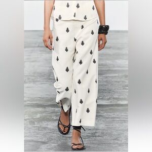 Zara White and Black Patterned Cropped Pants